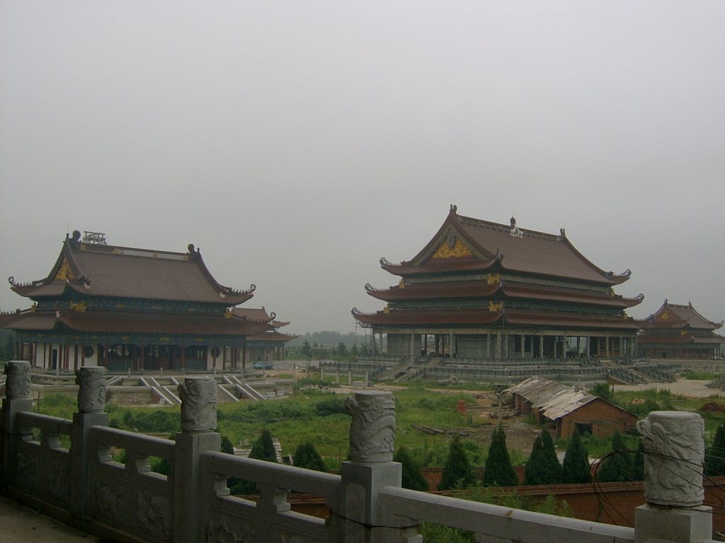 SV300138投资小南海寺的台湾明乘和尚要把这里建设成亚洲第一大寺院.JPG