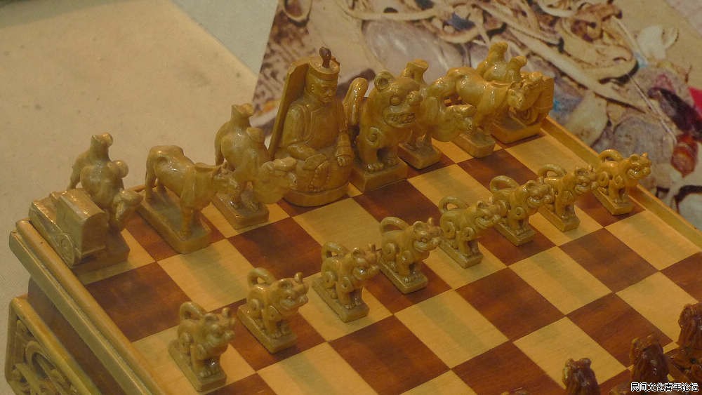 精湛的蒙古象棋木雕技艺