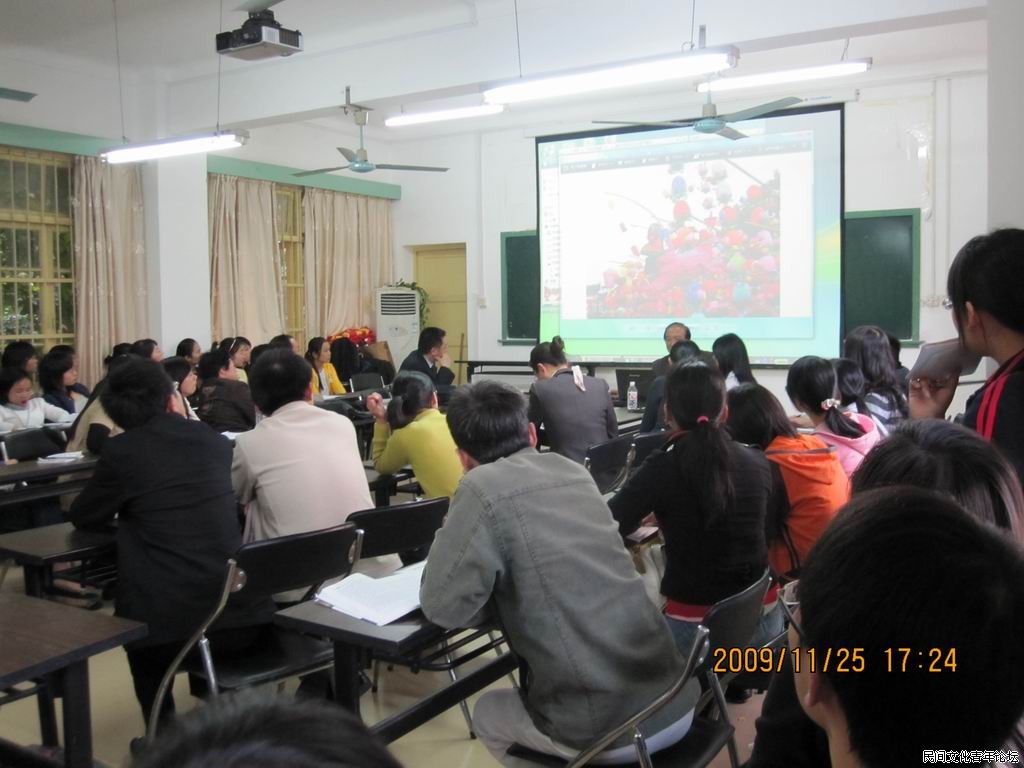 讲座吸引了众多老师及同学前来学习.jpg