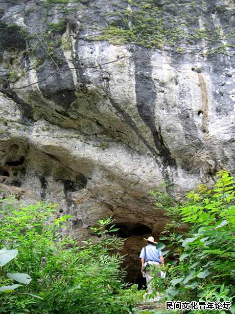 仙岩洞口上悬崖