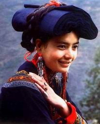 图1- 29 火把节美女：吴奇依卓.jpg