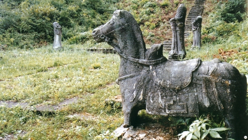 董裕墓石刻3.jpg