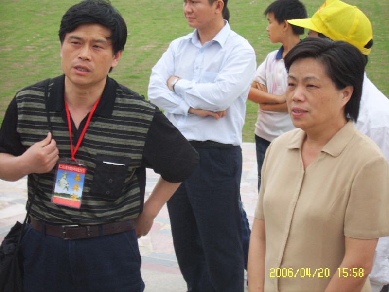 参观敬文广场.JPG