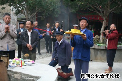 白族中元节“洞经会”本主庙村落祭祀.jpg