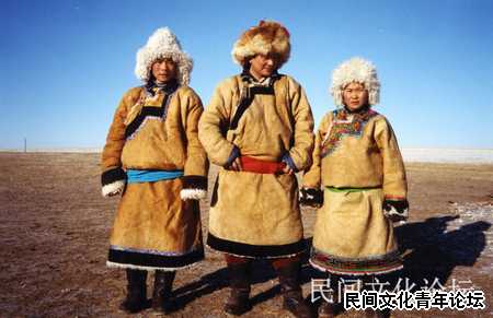 乌珠穆沁熏皮皮袍（内蒙古文化厅提供）.jpg